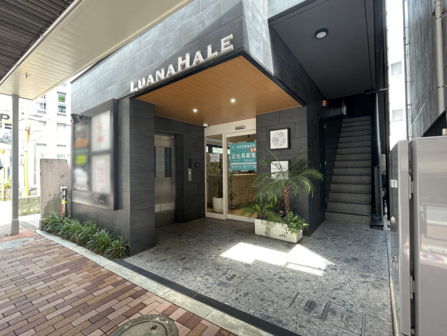 オフィスビル出入口