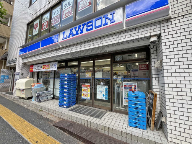 1階のローソン早稲田町店