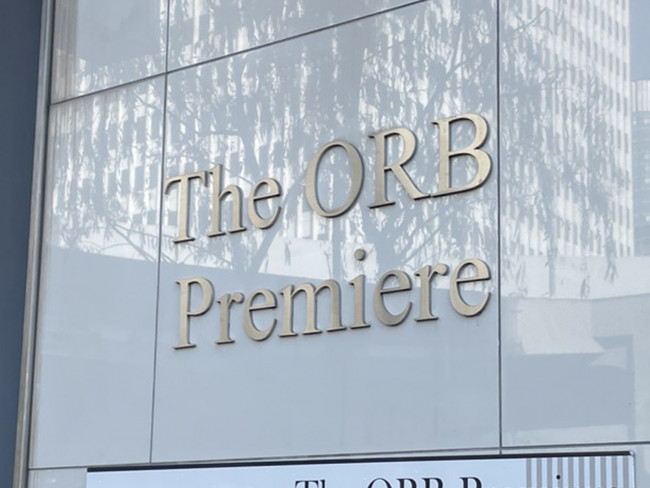 ネームプレート：The ORB Premiere