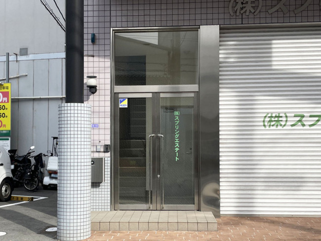 オフィスビル出入口