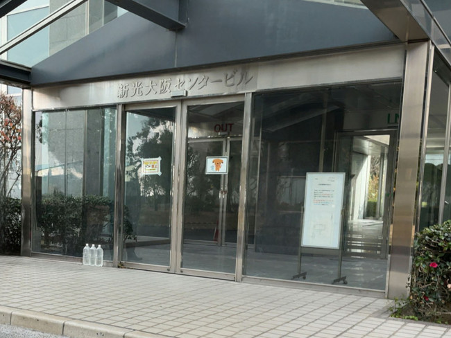 オフィスビル出入口