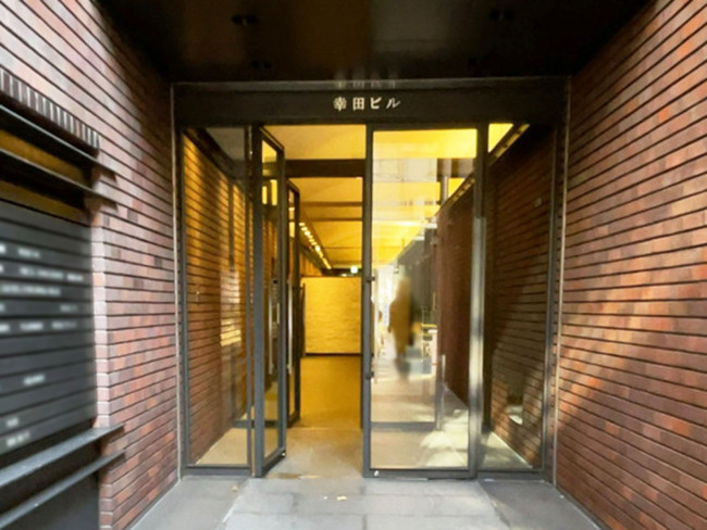 オフィスビル出入口