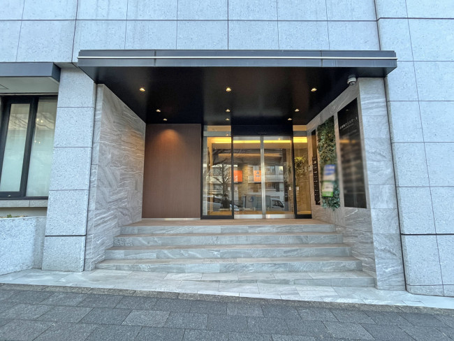 オフィスビル出入口
