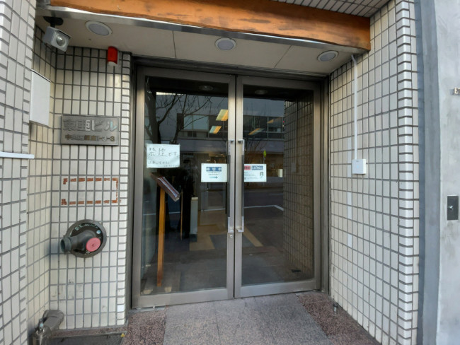 オフィスビル出入口