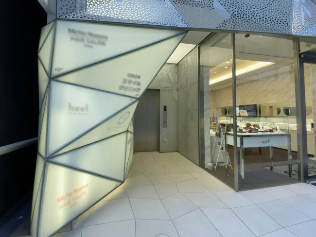 オフィスビル出入口