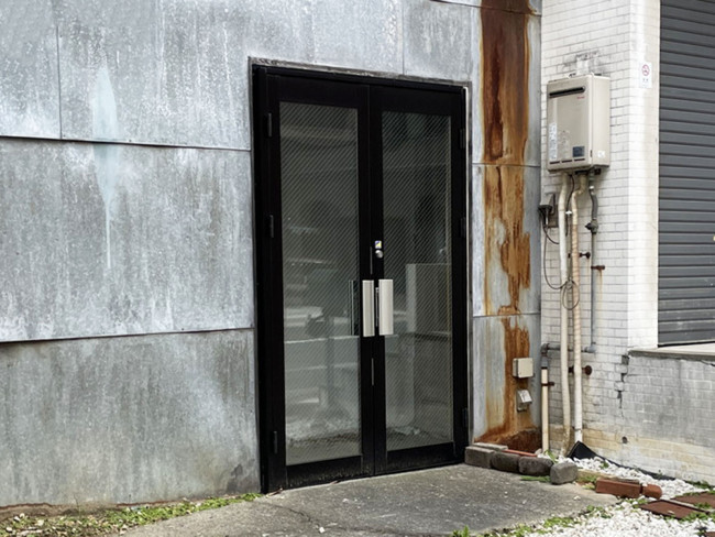 オフィスビル出入口