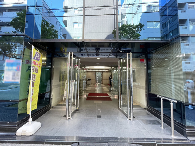 オフィスビル出入口