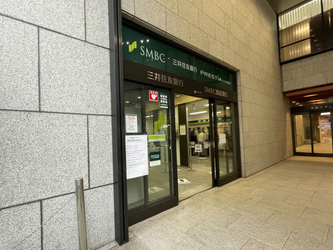 1階の三井住友銀行 伏見支店
