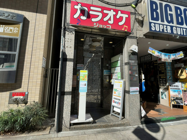 オフィスビル出入口