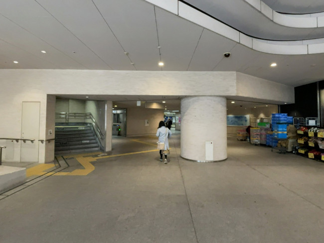 「新御茶ノ水駅」直結