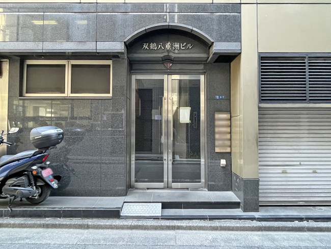 オフィスビル出入口