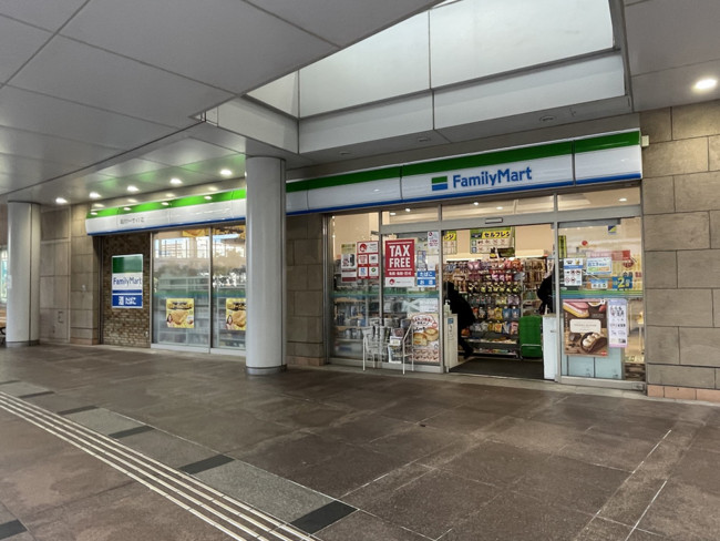 1階のファミリーマート品川シーサイド店