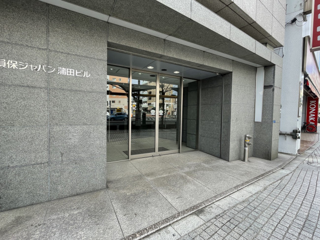 オフィスビル出入口