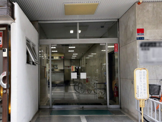 オフィスビル出入口