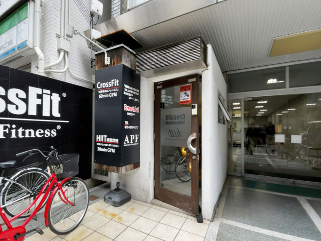 地下1階のHIIT Plus 心斎橋店