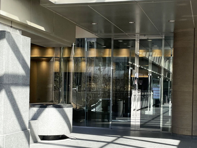 オフィスビル出入口