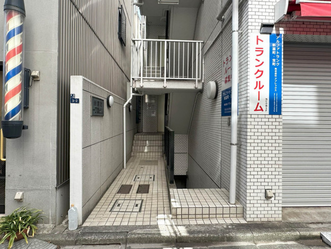 オフィスビル出入口