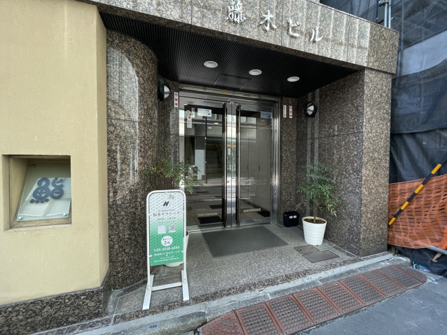 オフィスビル出入口