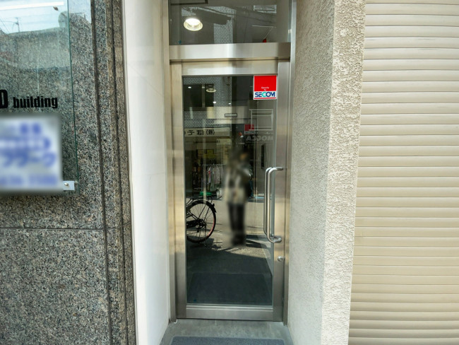 オフィスビル出入口