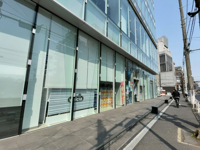 1階のウエルシアマンサード代官山店