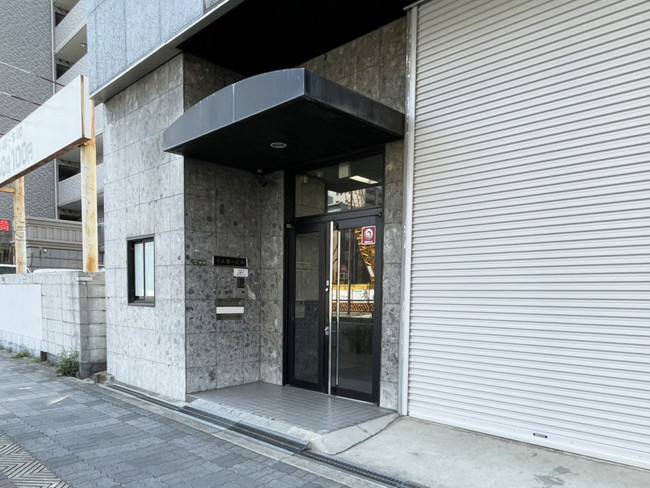 オフィスビル出入口