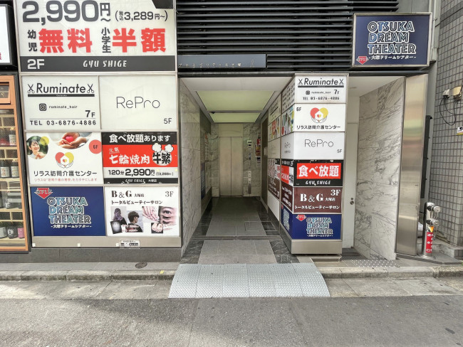 オフィスビル出入口