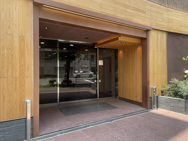 オフィスビル出入口