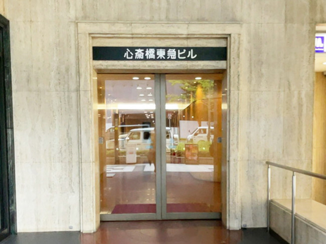 オフィスビル出入口