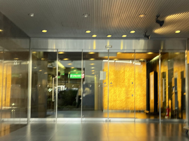 オフィスビル出入口