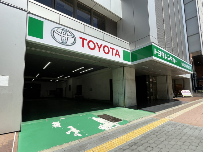 1階のトヨタレンタカー新大阪駅正面口店