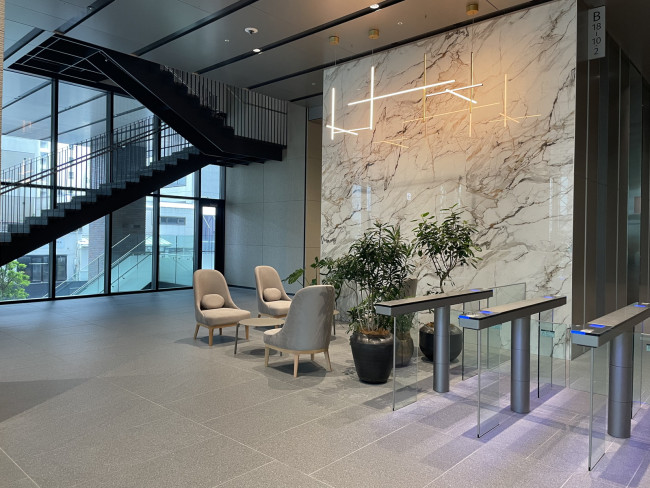 オフィスロビー内のソファスペース