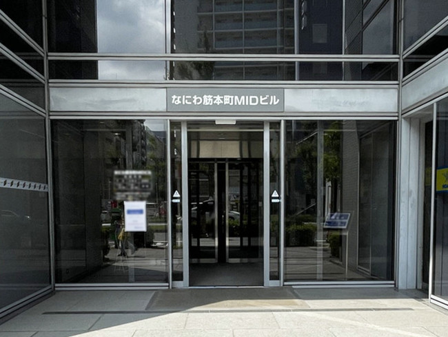 オフィスビル出入口