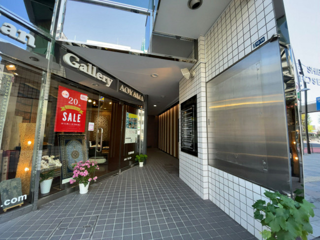 オフィスビル出入口