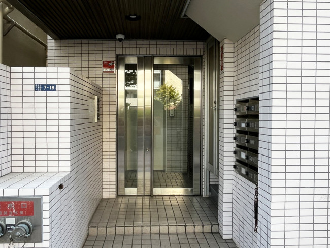 オフィスビル出入口