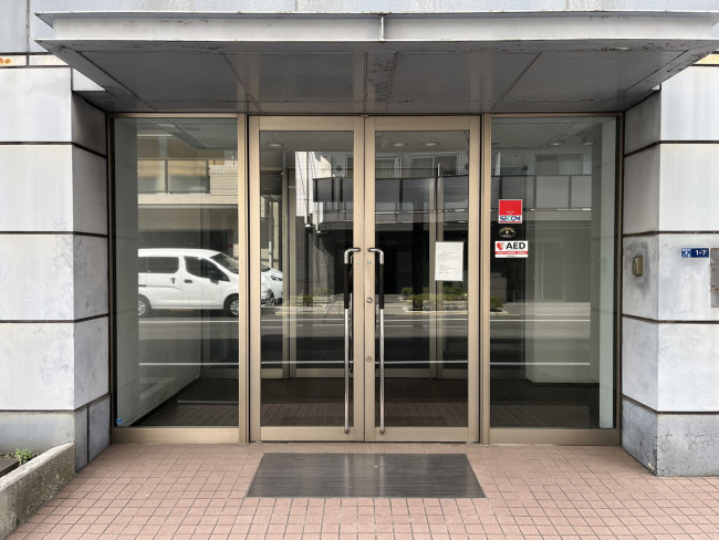 オフィスビル出入口