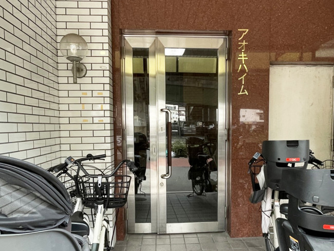 オフィスビル出入口