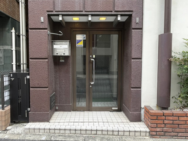 オフィスビル出入口