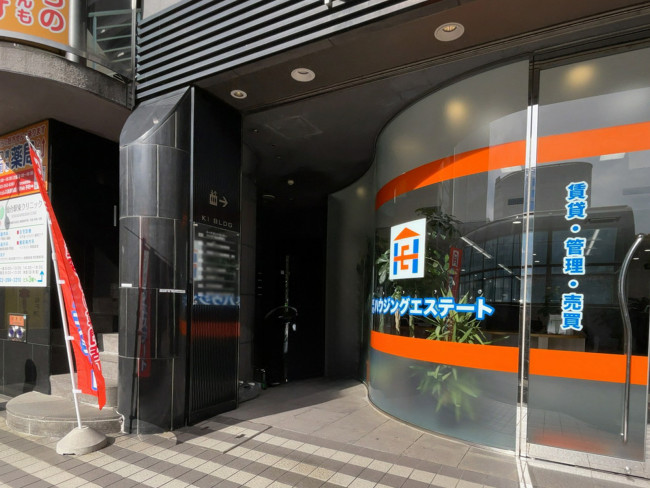 オフィスビル出入口