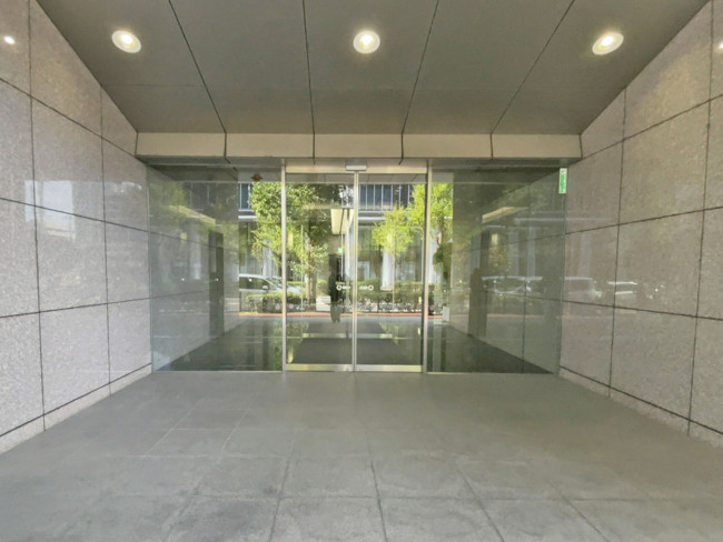 オフィスビル出入口