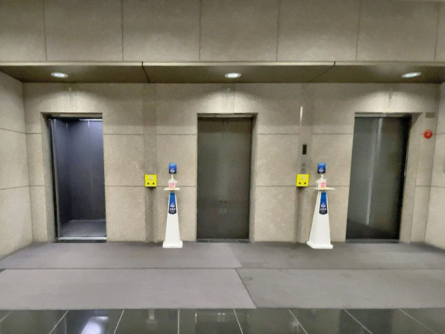 エレベーター(3基)