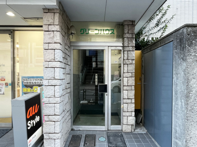 オフィスビル出入口