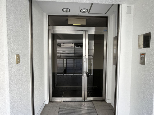 オフィスビル出入口