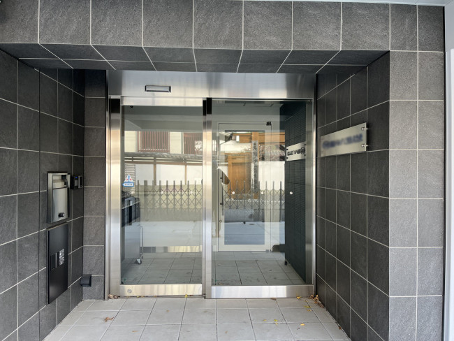 オフィスビル出入口