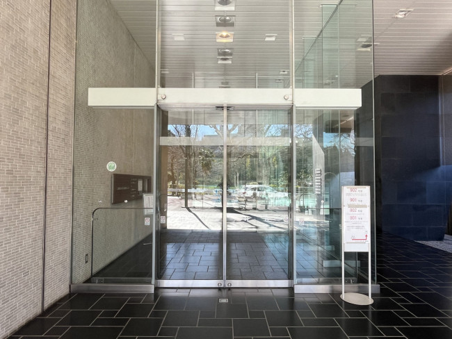 オフィスビル出入口