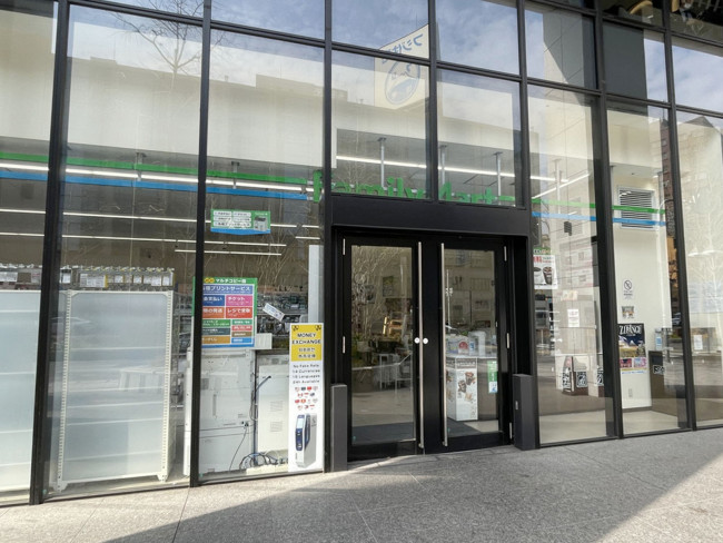 1階のファミリーマート 大阪堂島浜タワー店