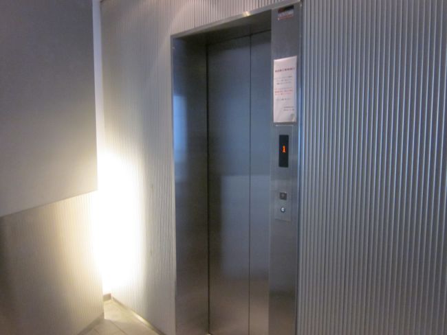 エレベーターは1基