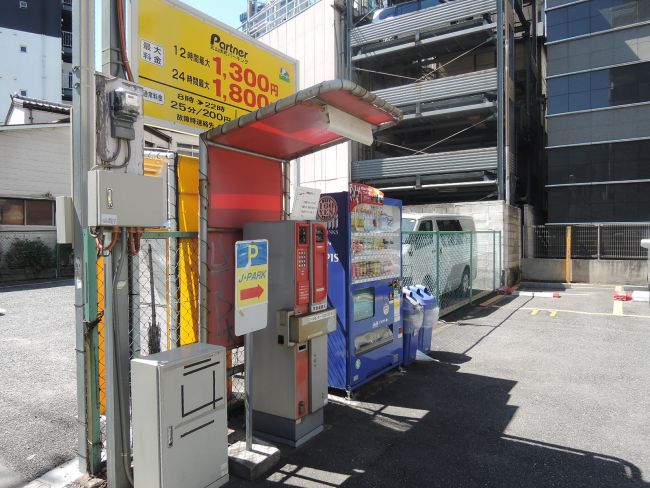 1階部分はコインパーキング