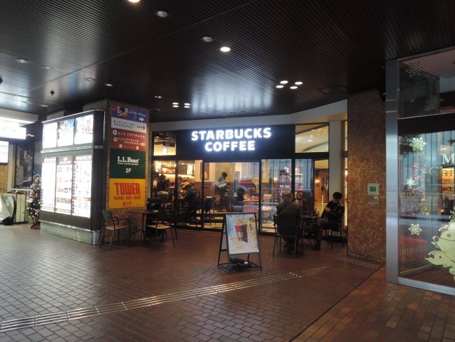 1階のスターバックスコーヒー大阪マルビル店