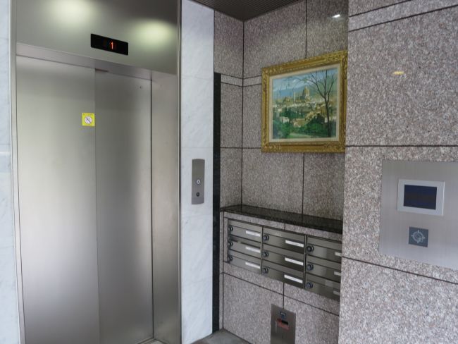 優雅な印象のエレベーターホール