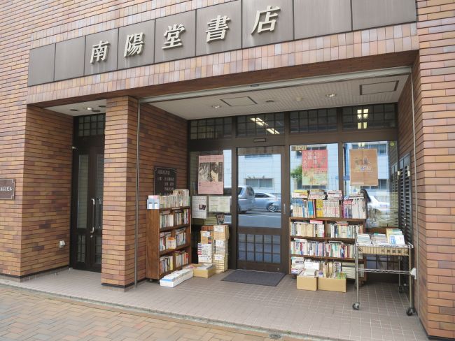 1階テナント：書店